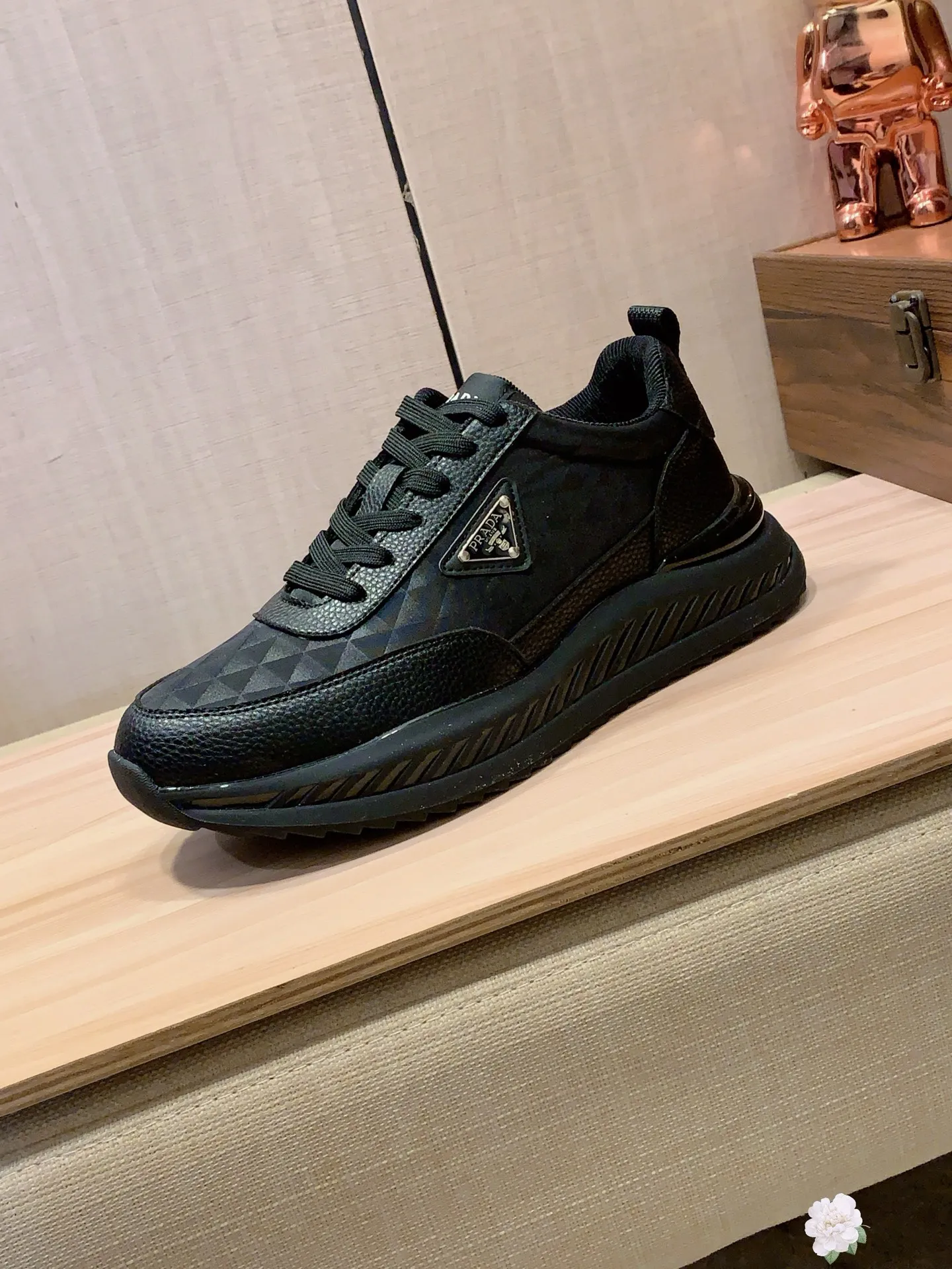 Men's men's shoes💰460💰💰🎩🎩[Lightning][Lightning] "PRADA*" The latest and most popular casual shoes, top brand [seduce] luxury ~ purchasing agency, top ~ quality. [Strong] The upper is made of imported breathable cowhide with material ➕ breathable sheepskin feet (•) and fine workmanship. The original stylish and stylish soft rubber wear-resistant and non-slip outsole is light and comfortable on the feet. The real thing looks better in real photos. 413: code: 38-44, 3️⃣ colors selected